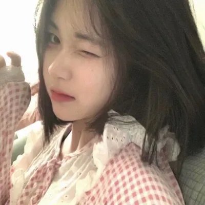 单车上的少女